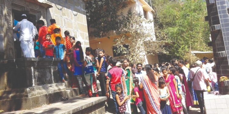 गुळसुंदे येथिल सिद्धेश्वराचे दर्शनासाठी शिव भक्तांची मंदियाळी