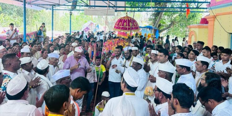 पेण पाटणेश्वर मंदिरात भाविकांची गर्दी