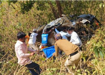 आंबेनळी घाटात टेम्पो दरीत कोसळला; चारजण जखमी
