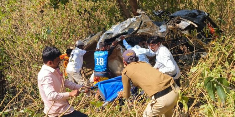 आंबेनळी घाटात टेम्पो दरीत कोसळला; चारजण जखमी