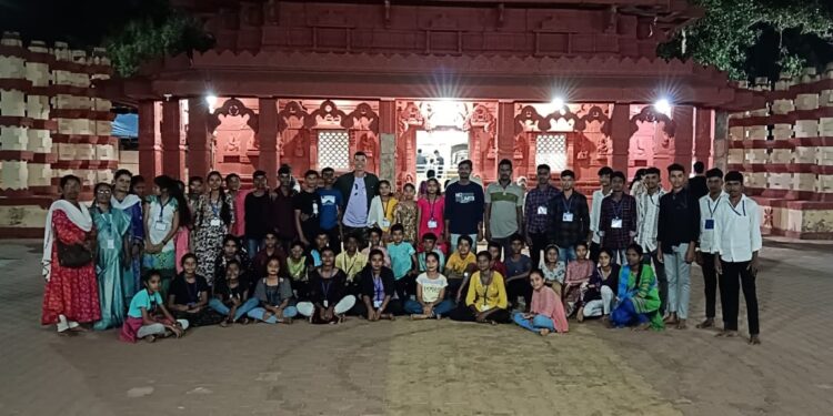 विद्यार्थ्यांनी अनुभवला विचार आणि सांस्कृतिक वारसा