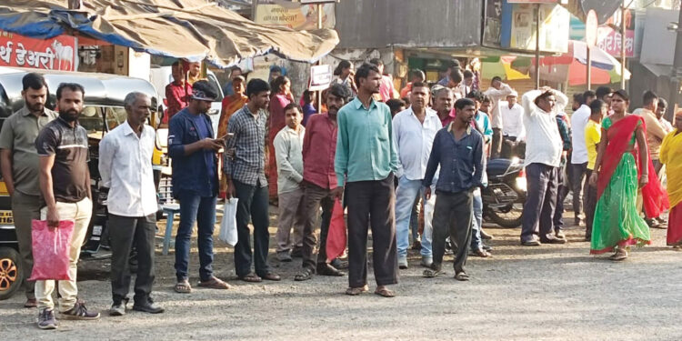 नाका कामगारांचे जीवन असुरक्षित