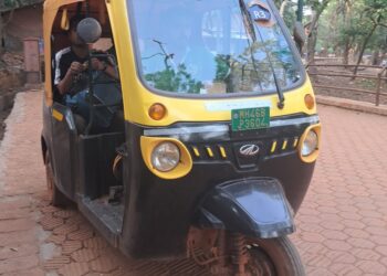 श्रमिकांच्या हाती अद्याप हातरिक्षाच