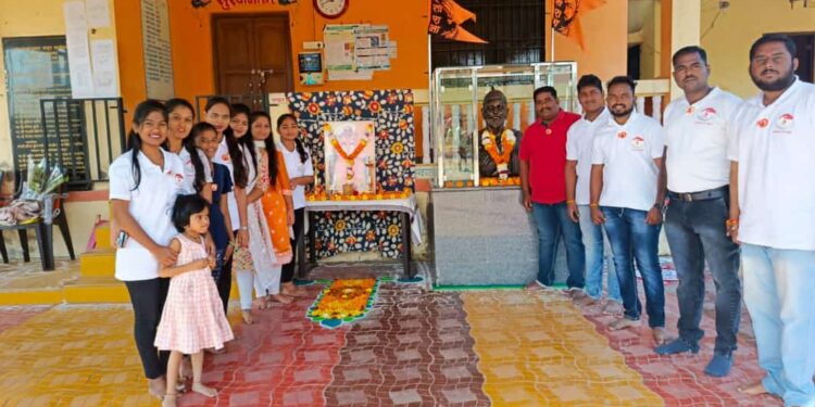 परहूर येथे रक्तदान शिबिराला प्रतिसाद