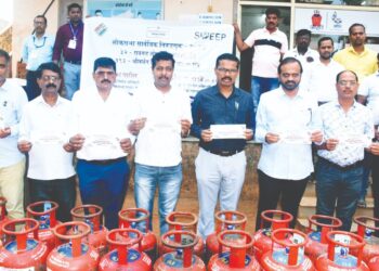 सिलेंडरच्या माध्यमातून मतदान जनजागृती