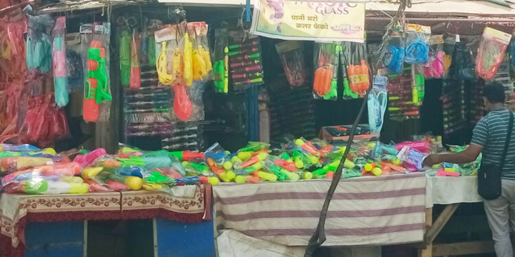 चार्जिंगच्या पिचकार्‍यांनी रंगांची उधळण