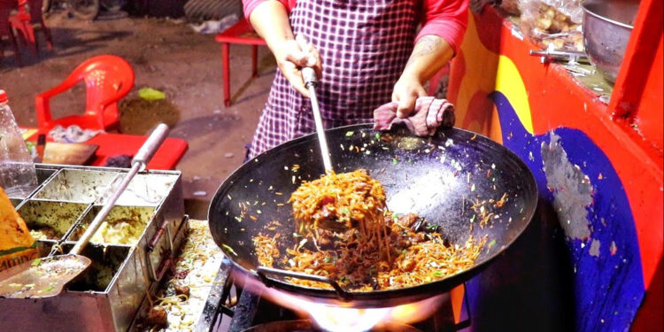 चायनीज सेंटरवर बेकायदा मद्यविक्री