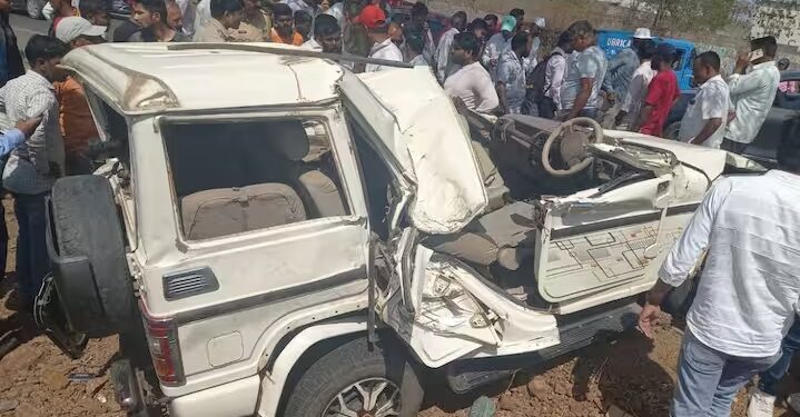 नाशिक-दिंडोरी मार्गावर बोलेरो-दुचाकीचा अपघात