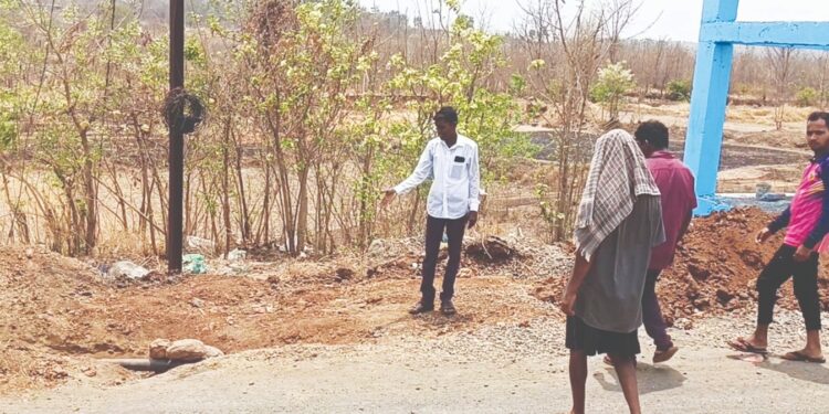 जलजीवन योजनेचे तीनतेरा; पाण्याच्या टाकीचे बांधकाम निकृष्ट