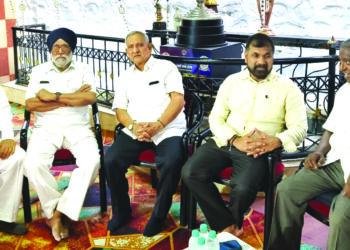 मान्यवरांकडून पाटील कुटूंबियांचे सांत्वन