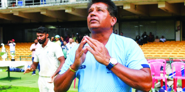 प्रशिक्षकाला आणखी एक संधी