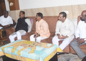 सर्वपक्षीय नेत्‍यांकडून पाटील कुटूंबियांचे सांत्‍वन
