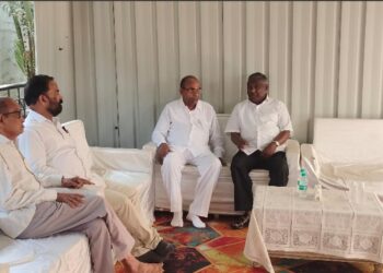 दिग्गजांकडून पाटील कुटुंंबियांचे सांत्वन