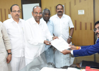 अनंत गिते यांचा लोकसभा उमेदवारीचा अर्ज दाखल