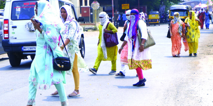 रायगड जिल्ह्याचा पारा चढला