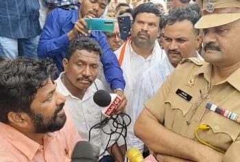 मैदानासाठी राडा! बच्चू कडू आणि पोलिसांमध्ये बाचाबाची