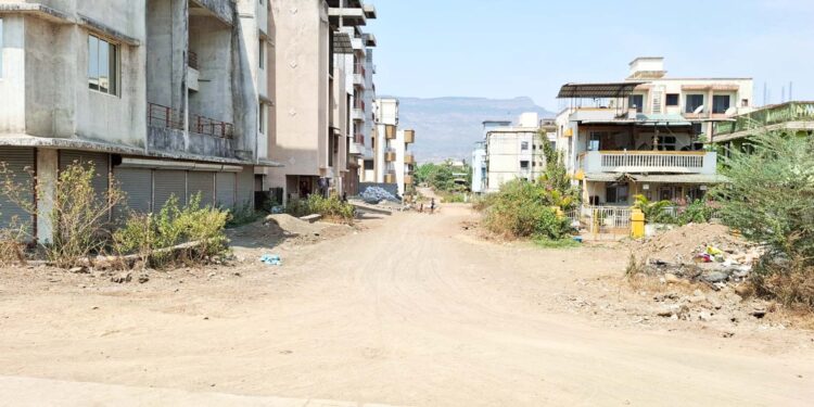 मुदत संपली तरी रस्ते अपूर्णच!