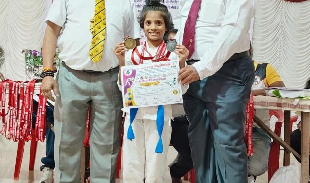 कायरा घरतची उत्कृष्ट कामगिरी