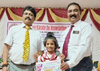 कायरा घरतची उत्कृष्ट कामगिरी