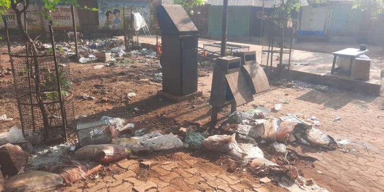 माथेरानमध्ये कचर्‍याचे साम्राज्य