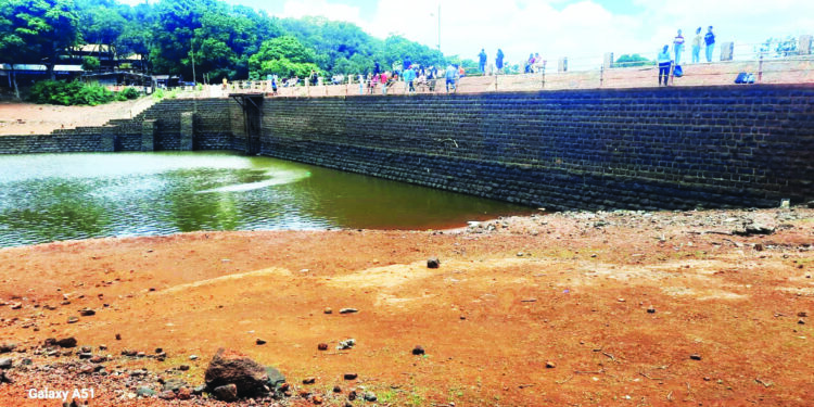 माथेरानमध्ये स्थानिकांचे पाणी कपात