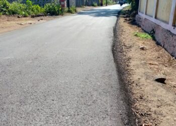 रस्ते डांबरीकरणात धोकादायक साईड पट्ट्या