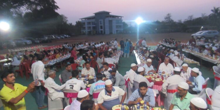 इफ्तार पार्टीमुळे एकोप्याचे दर्शन