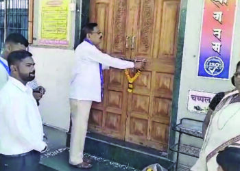 आंबेडकर जयंतीदिनी ग्रामपंचायतीला कुलूप; ग्रामस्थ आक्रमक