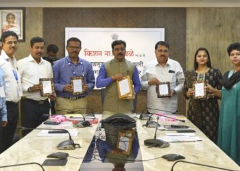 मतदार जनजागृतीसाठी गीतमाला सिडीचे प्रकाशन