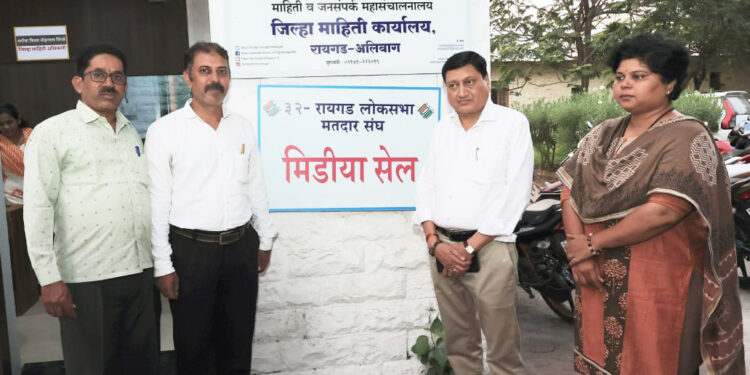 गणेश मुळे यांची जिल्हा माध्यम कक्षास भेट