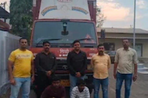 कंटेनरमधून चोरी करणारे चोरटे ताब्यात