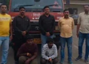 कंटेनरमधून चोरी करणारे चोरटे ताब्यात