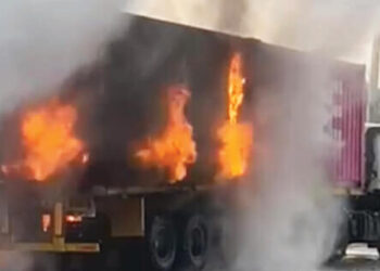 जेएनपीएत कंटेनरला आग