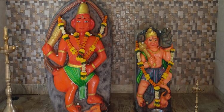 बार्डी गावातील हनुमंताच्या दोन मूर्ती