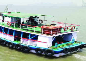 मोरा-भाऊचा धक्का जलप्रवास सेवा संकटात
