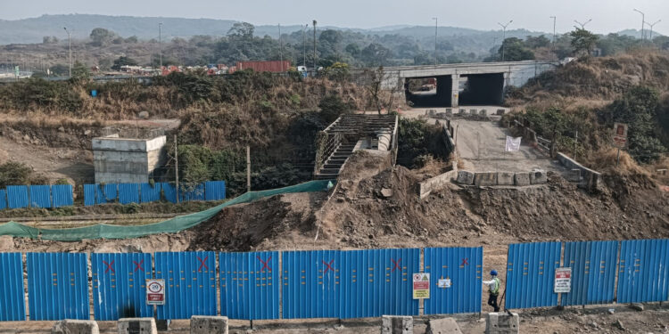 रेल्वे पूल सहा महिन्यांपासून बंद