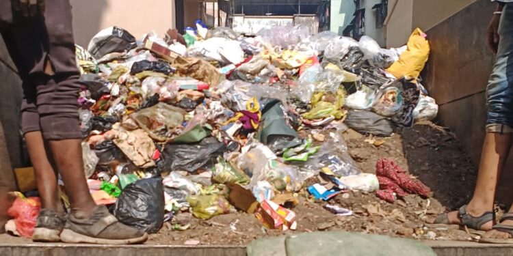 प्रशासनाच्या डोळ्यात धुळफेक