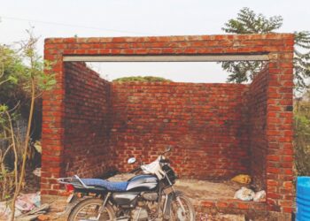 कर्जत चारफाटा येथे अतिक्रमण सुरु