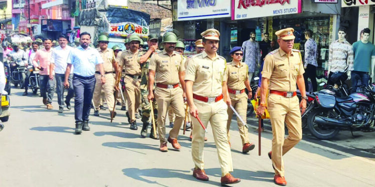 खोपोलीत पोलिसांचा रूट मार्च