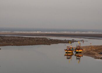 मुरुड किनारी वाळूचा गाळ