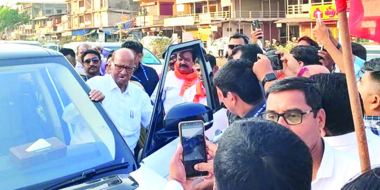 कोलाड-आंबेवाडी नाक्यावर शरद पवारांचे स्वागत