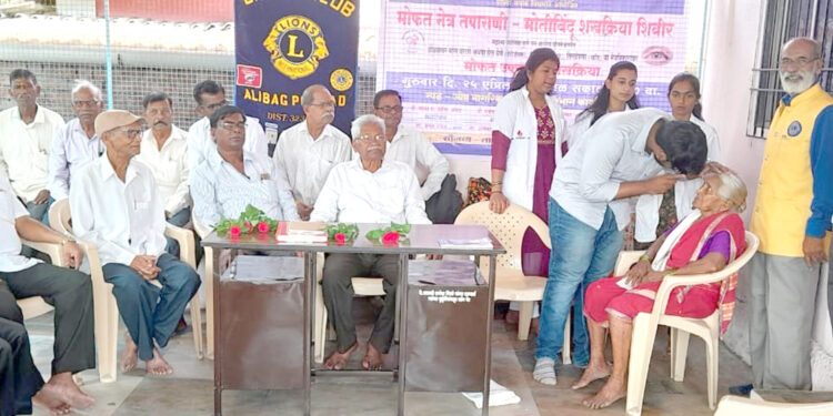 कुर्डूस येथे नेत्रतपासणी