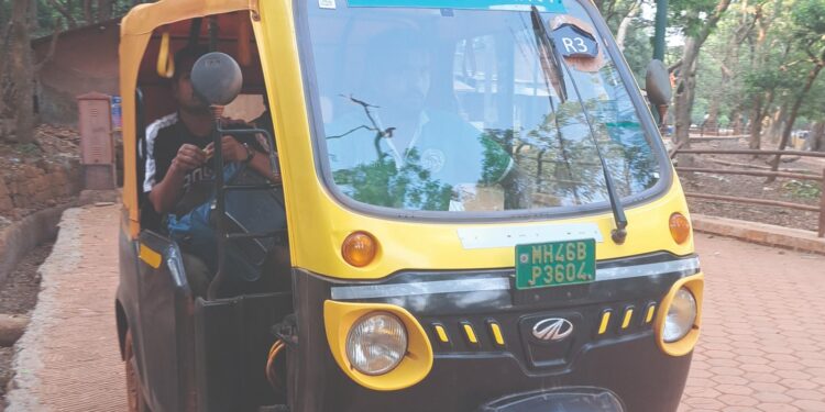 माथेरानमधील शिक्षकांना ई-रिक्षा मधून सवलतीत प्रवास…