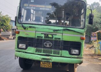 माथेरान घाटात मिनी बस बंद;  प्रवाशांकडून संताप