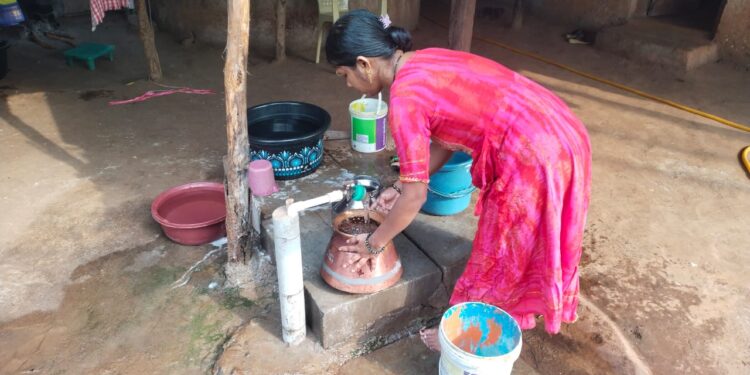 आदिवासी वाड्या झाल्या टँकर मुक्त