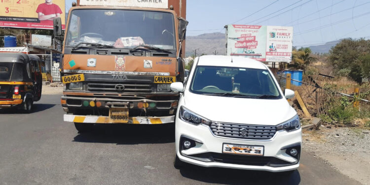 नेरळ पेट्रोल पंप येथे दोन वाहनांचा अपघात