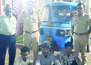 बांधकाम साहित्य चोरट्यांना अटक