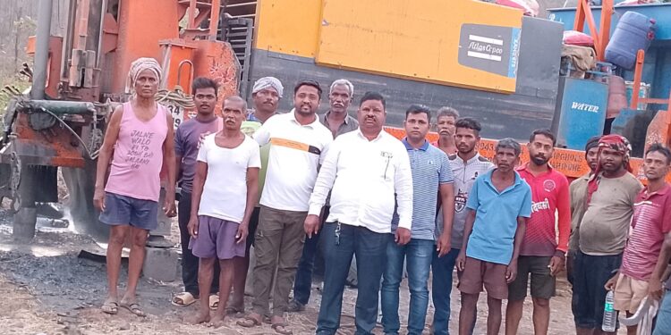 पाणीटंचाई भागात बोअरवेल