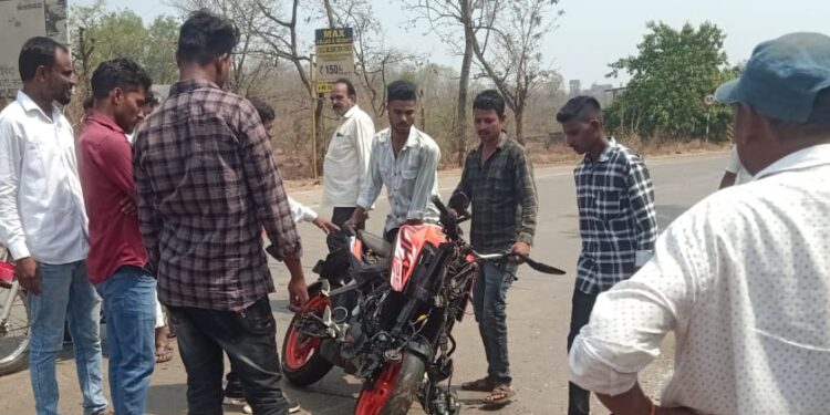 कशेळे येथे दुचाकीला टेम्पोची धडक