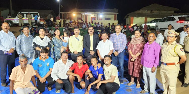 जिल्हाधिकारी पोहचले सिद्धेश्वर आदिवासी वाडीवर